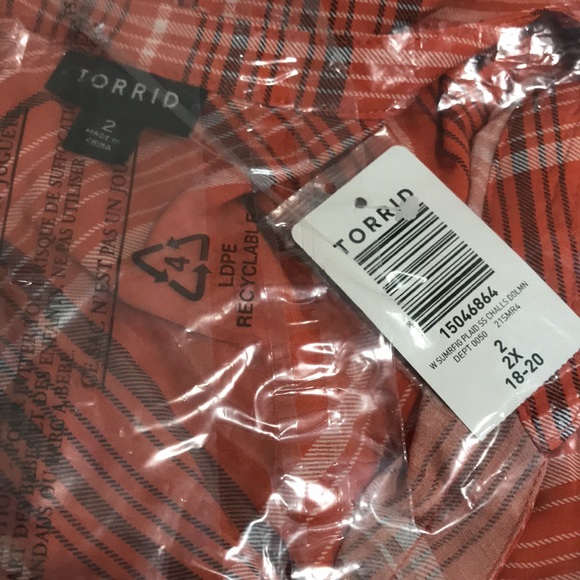 Torrid Challis Button-Front Dolman Sleeve Top - Picture 15 of 15